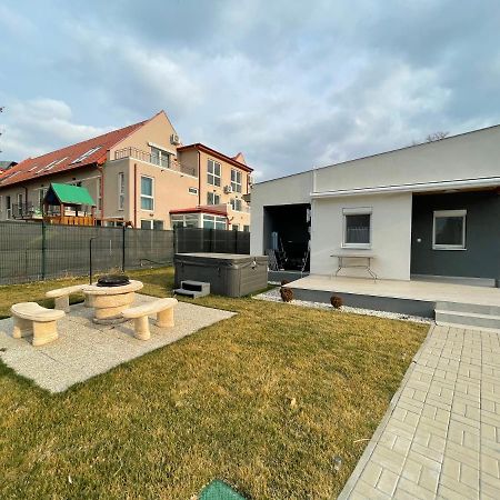 Sorrento Deluxe Apartment - Jacuzzi Siófok Zewnętrze zdjęcie