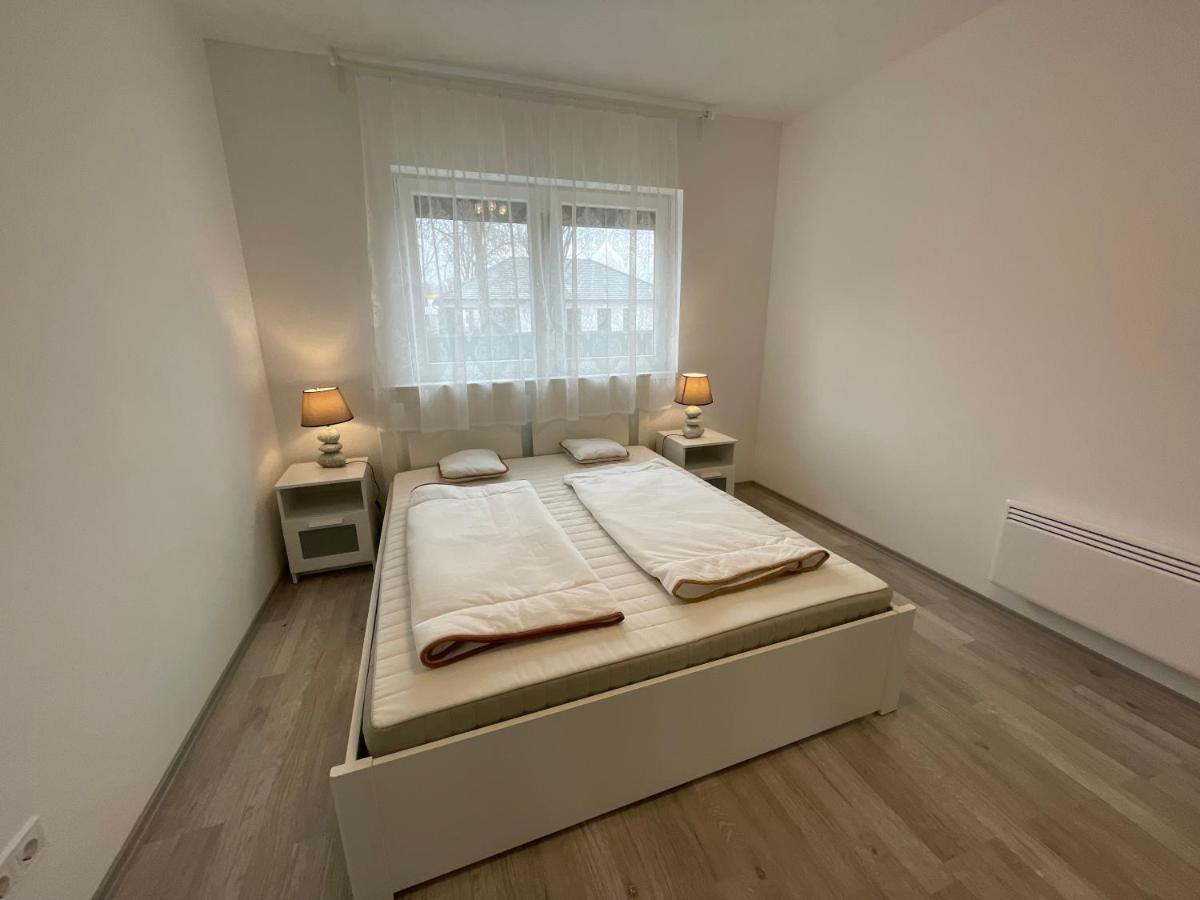 Sorrento Deluxe Apartment - Jacuzzi Siófok Zewnętrze zdjęcie