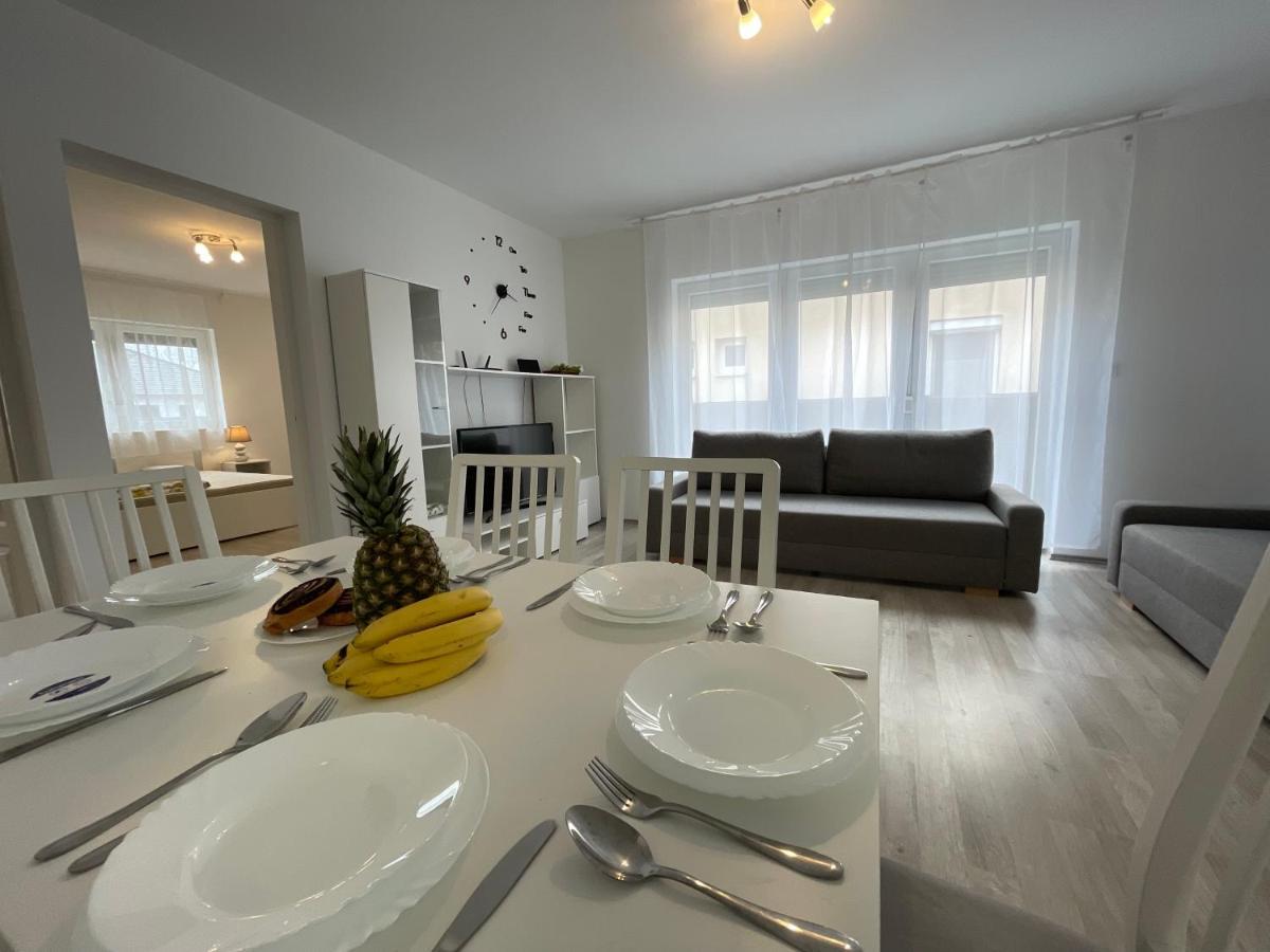 Sorrento Deluxe Apartment - Jacuzzi Siófok Zewnętrze zdjęcie